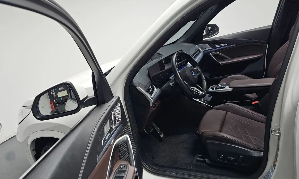BMW iX1 2024 из KR, фото 8