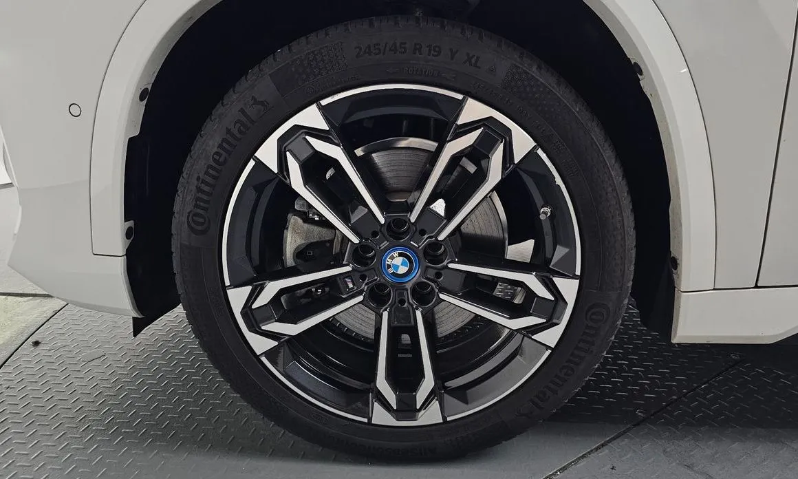BMW iX1 2024 из KR, фото 4
