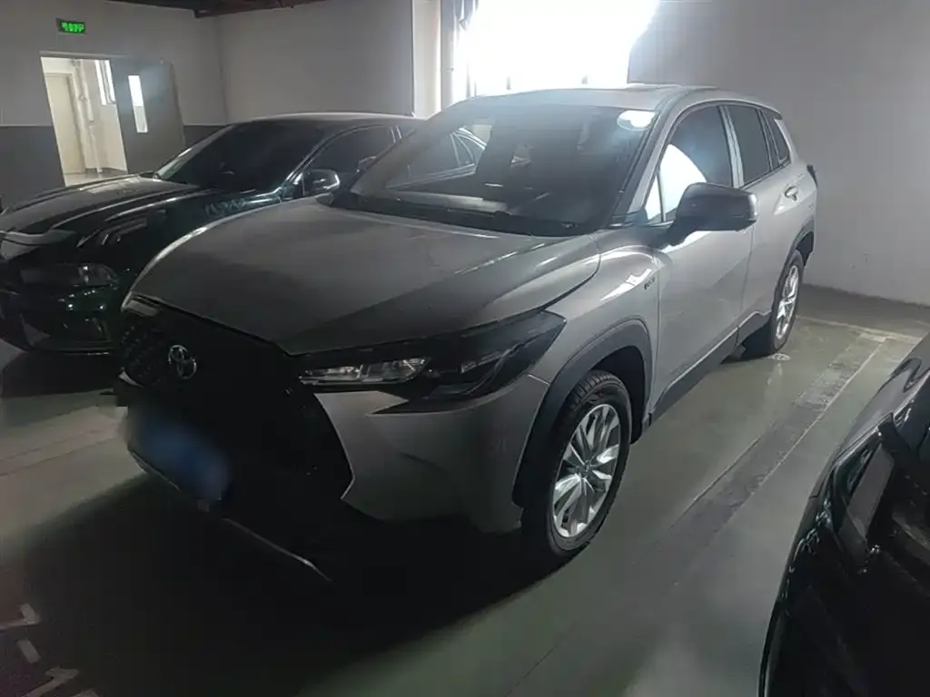 Toyota Corolla Cross — фото 1