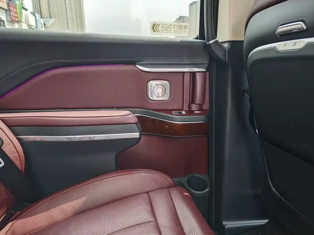 Hongqi HQ9 2023 из CN, фото 9