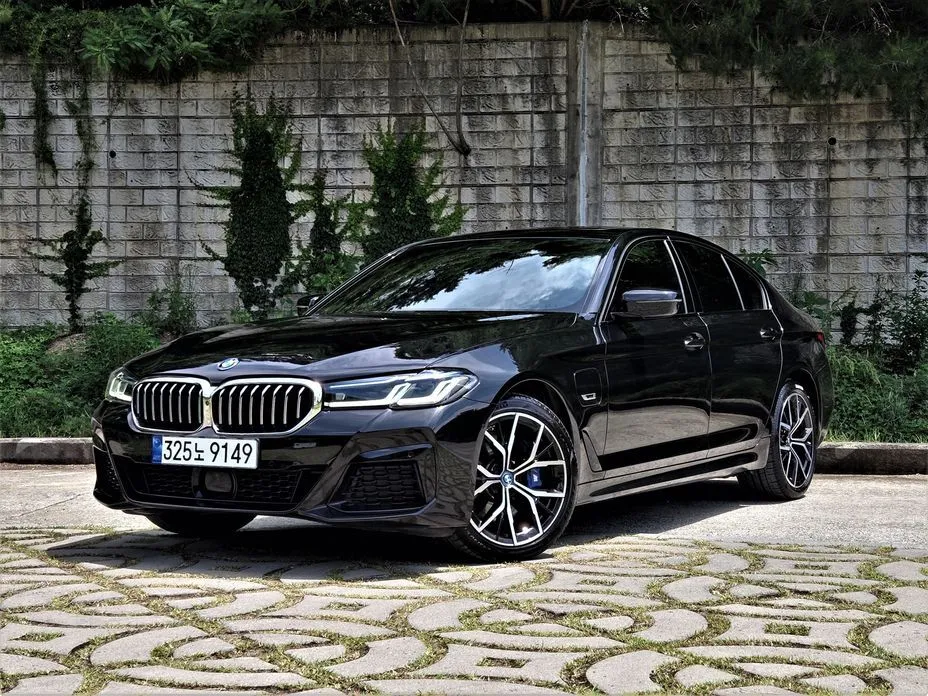 BMW 5-Series — фото 1