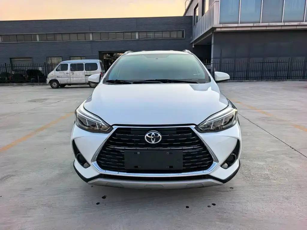 Toyota Yaris L — фото 3