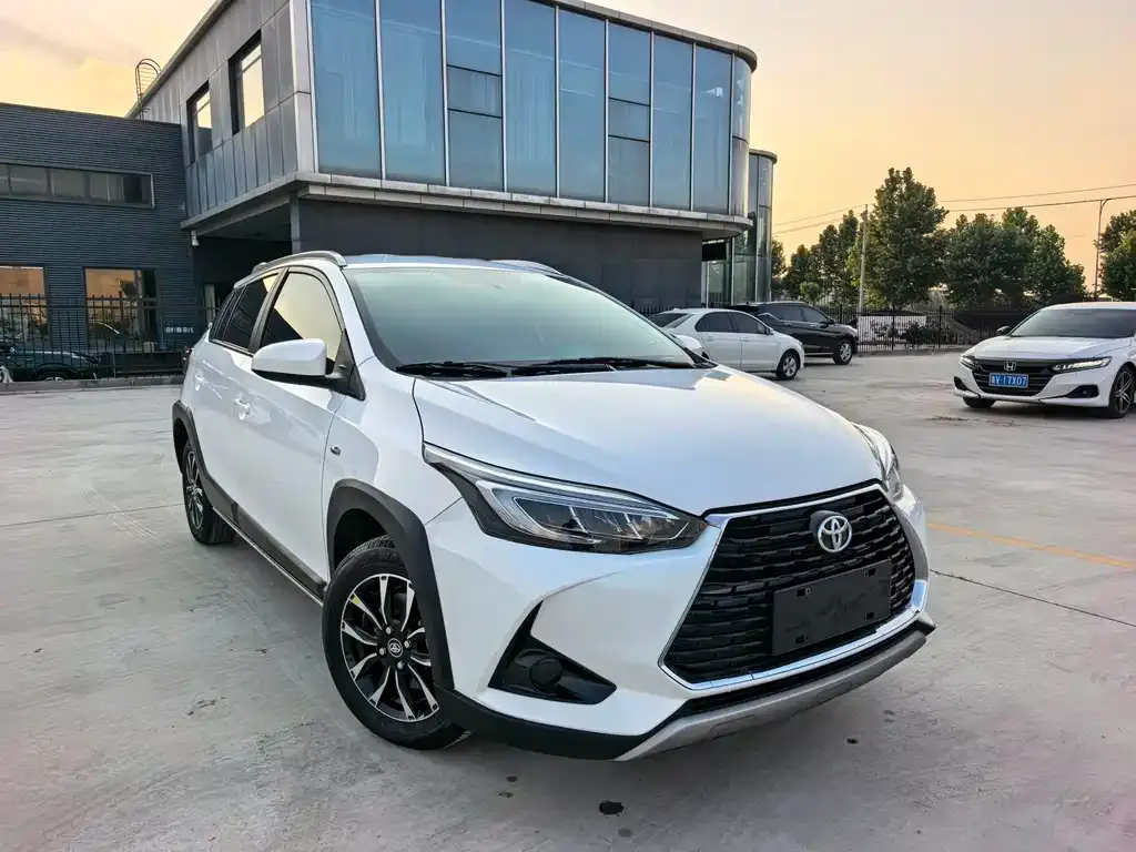 Toyota Yaris L — фото 10