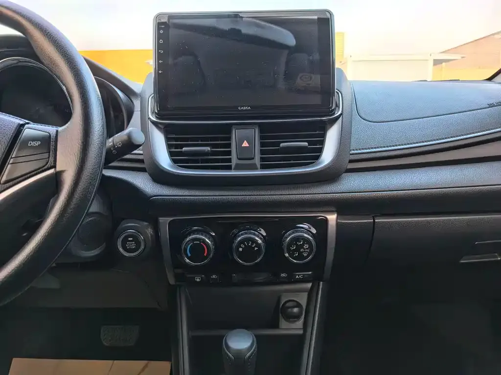 Toyota Yaris L — фото 4