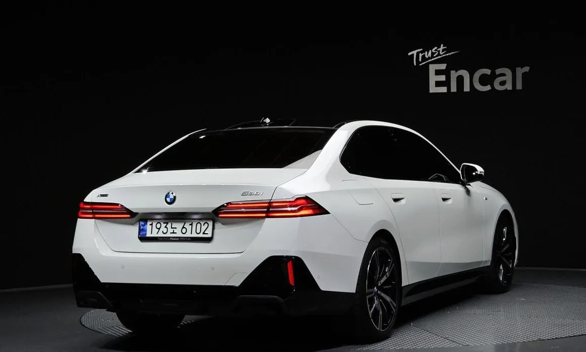 BMW 5-Series 2024 из KR, фото 2