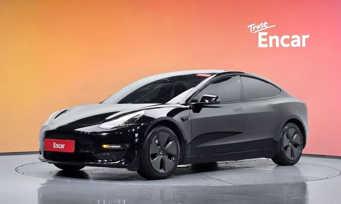 Tesla Model 3 — фото 1
