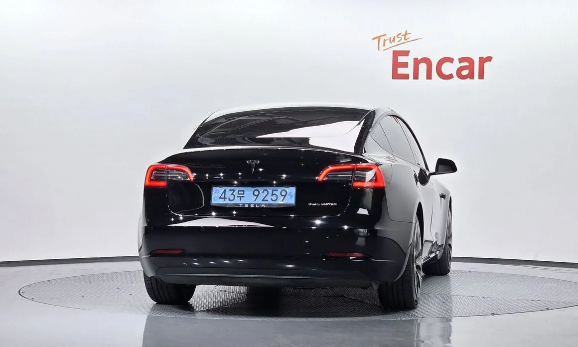 Tesla Model 3 — фото 4
