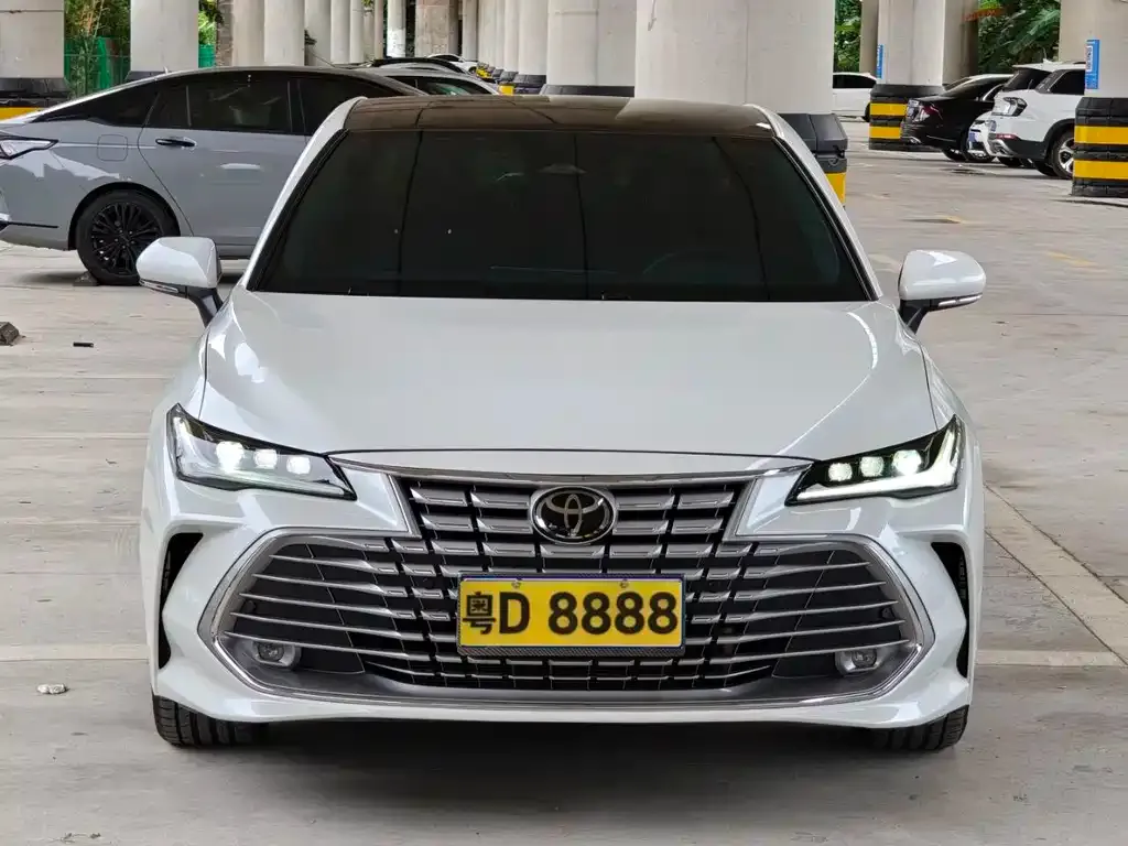 Toyota Avalon — фото 1