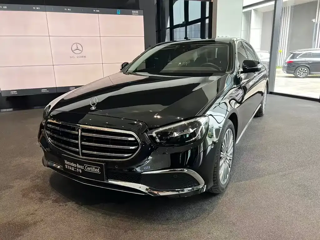 Mercedes-Benz E-Class — фото 1