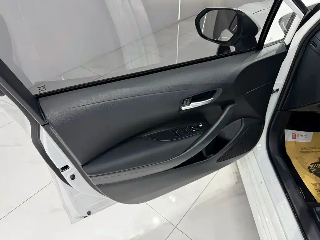 Toyota Corolla — фото 10
