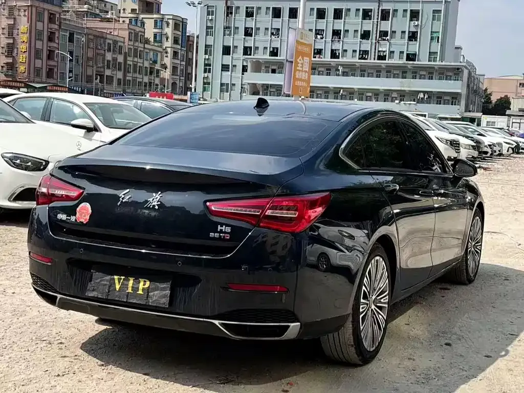 Hongqi H5 — фото 6