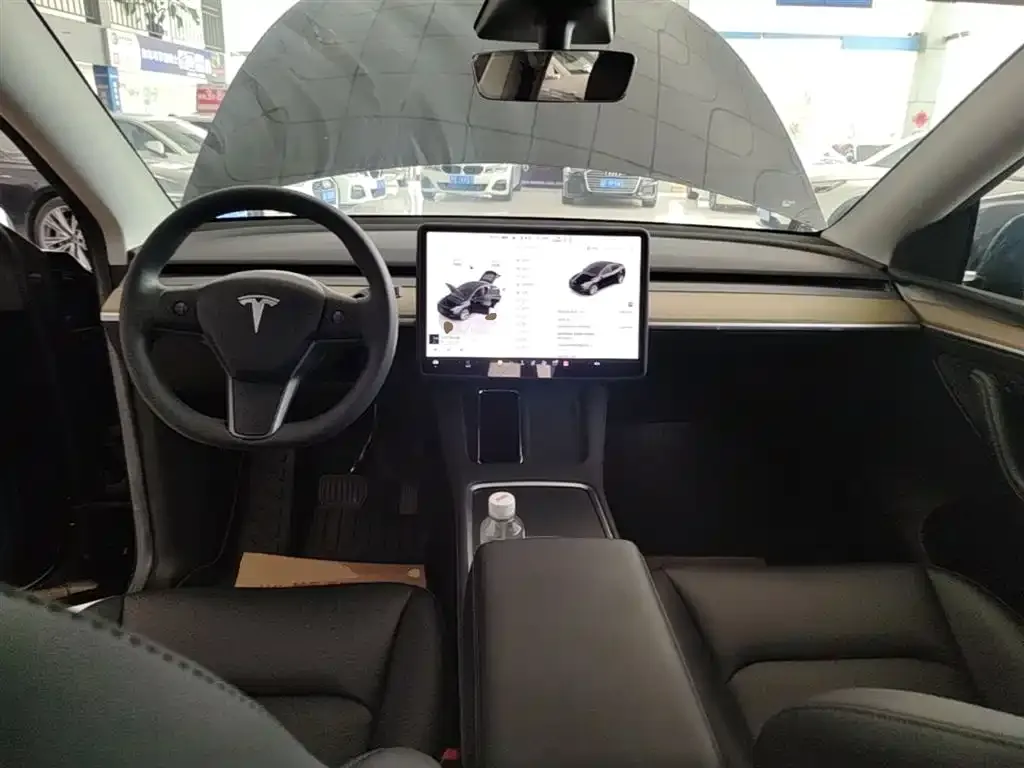 Tesla Model Y — фото 2