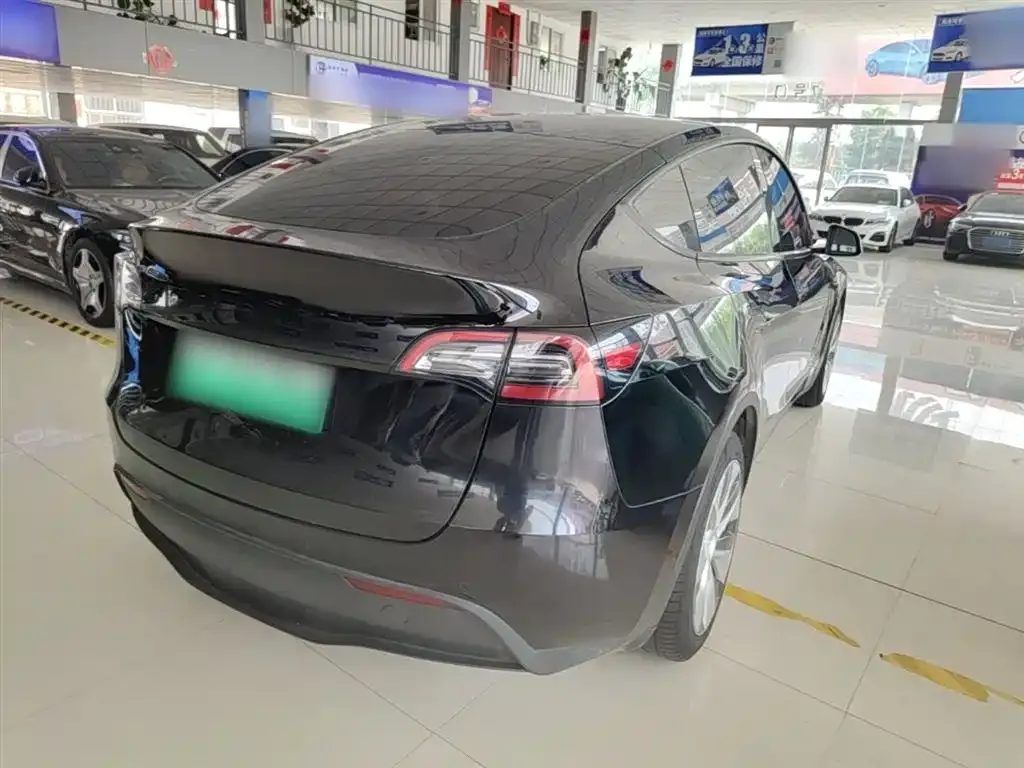 Tesla Model Y — фото 7