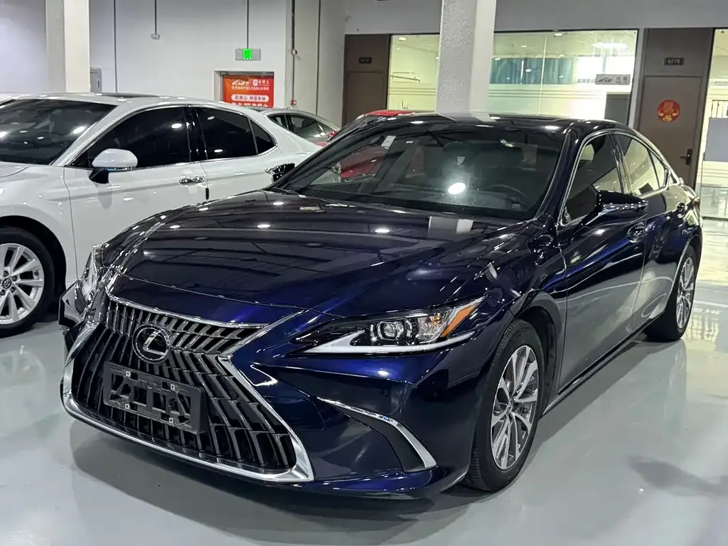 Lexus ES — фото 1