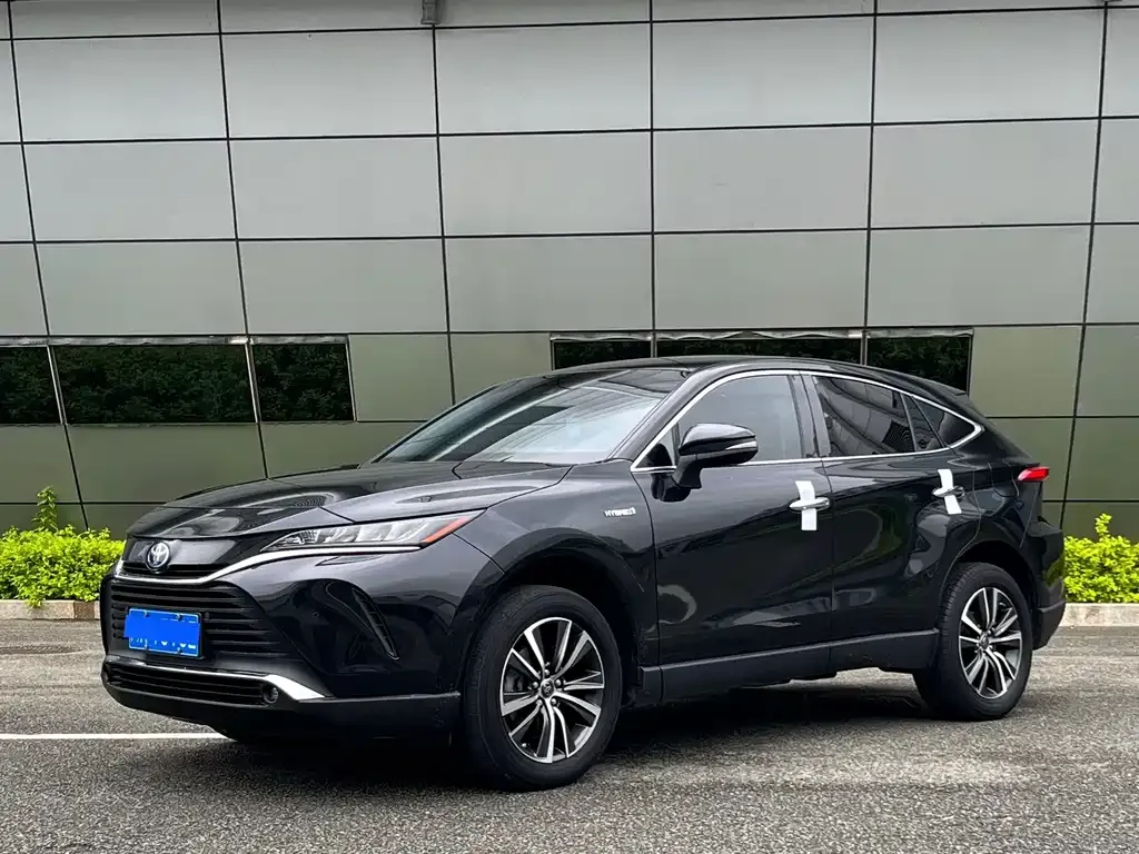 Toyota Harrier — фото 1