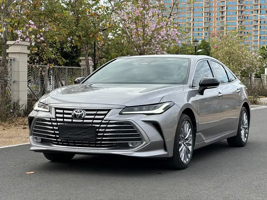 Toyota Avalon — фото 1