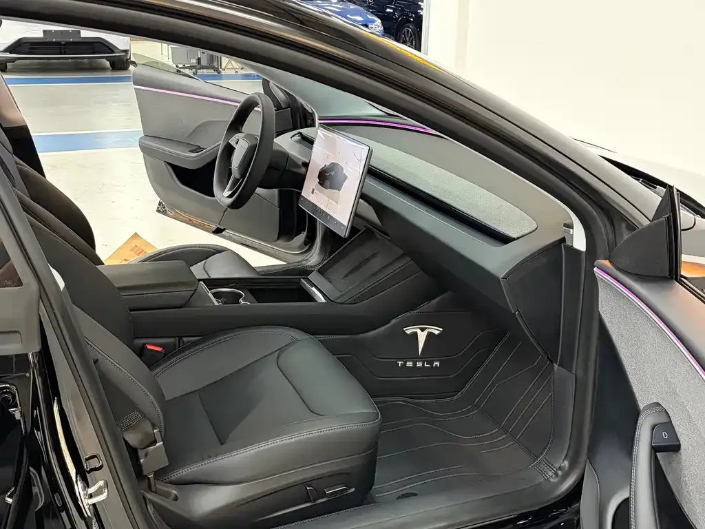 Tesla Model 3 — фото 3