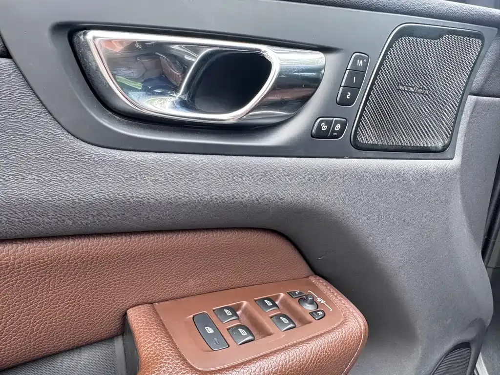 Volvo XC60 2021 из CN, фото 5