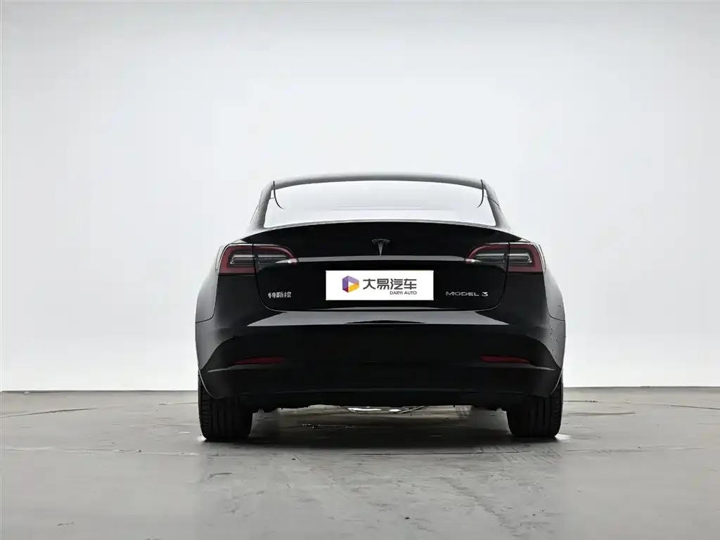 Tesla Model 3 — фото 5