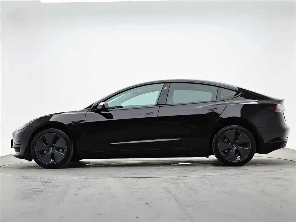 Tesla Model 3 — фото 10