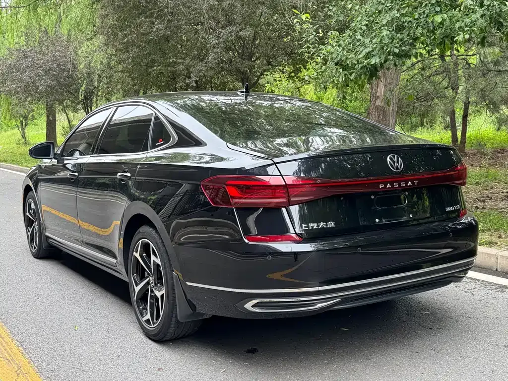 Volkswagen Passat — фото 10