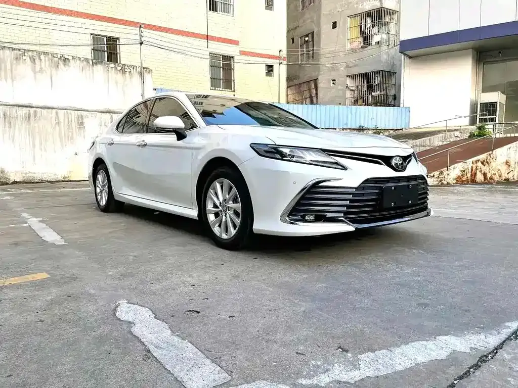 Toyota Camry — фото 2