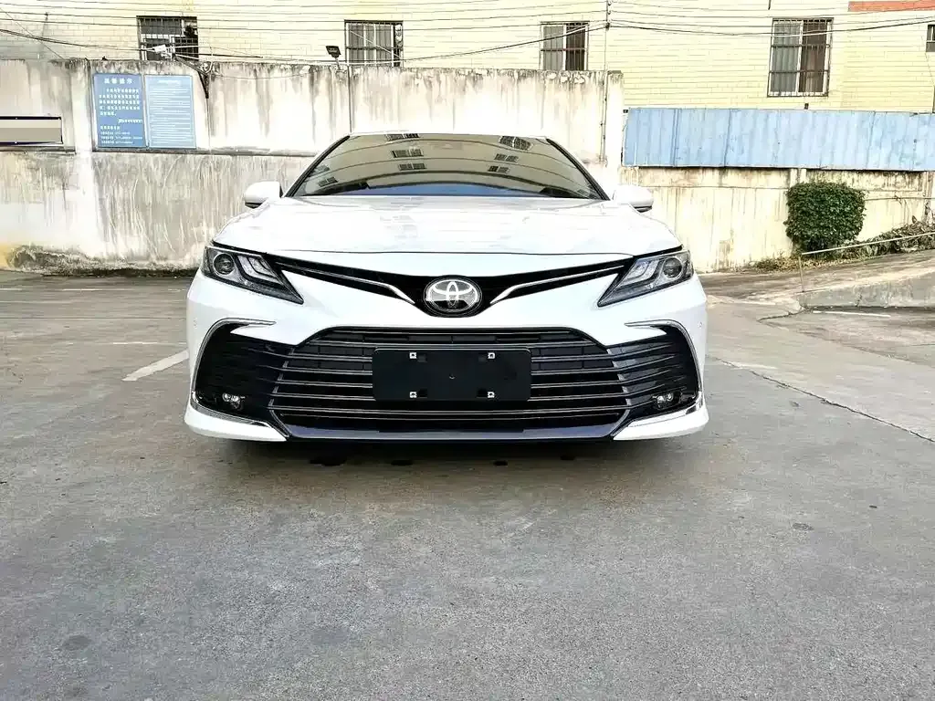 Toyota Camry — фото 9