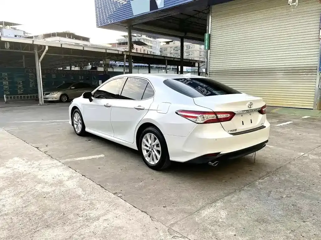 Toyota Camry — фото 10