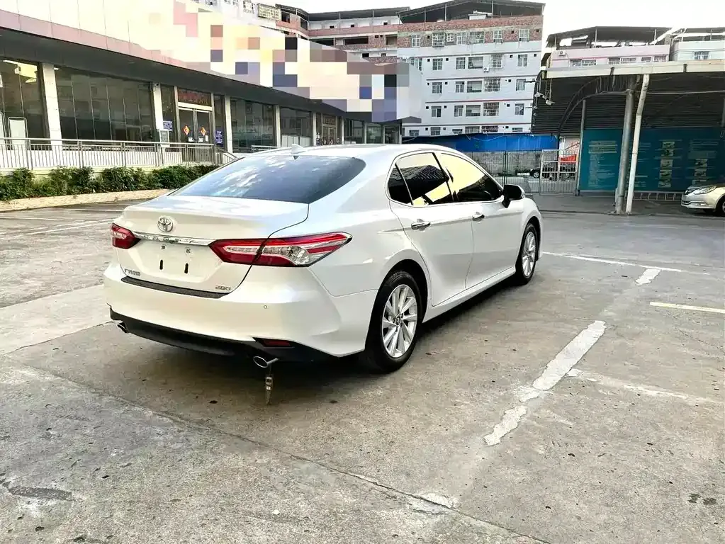 Toyota Camry — фото 4