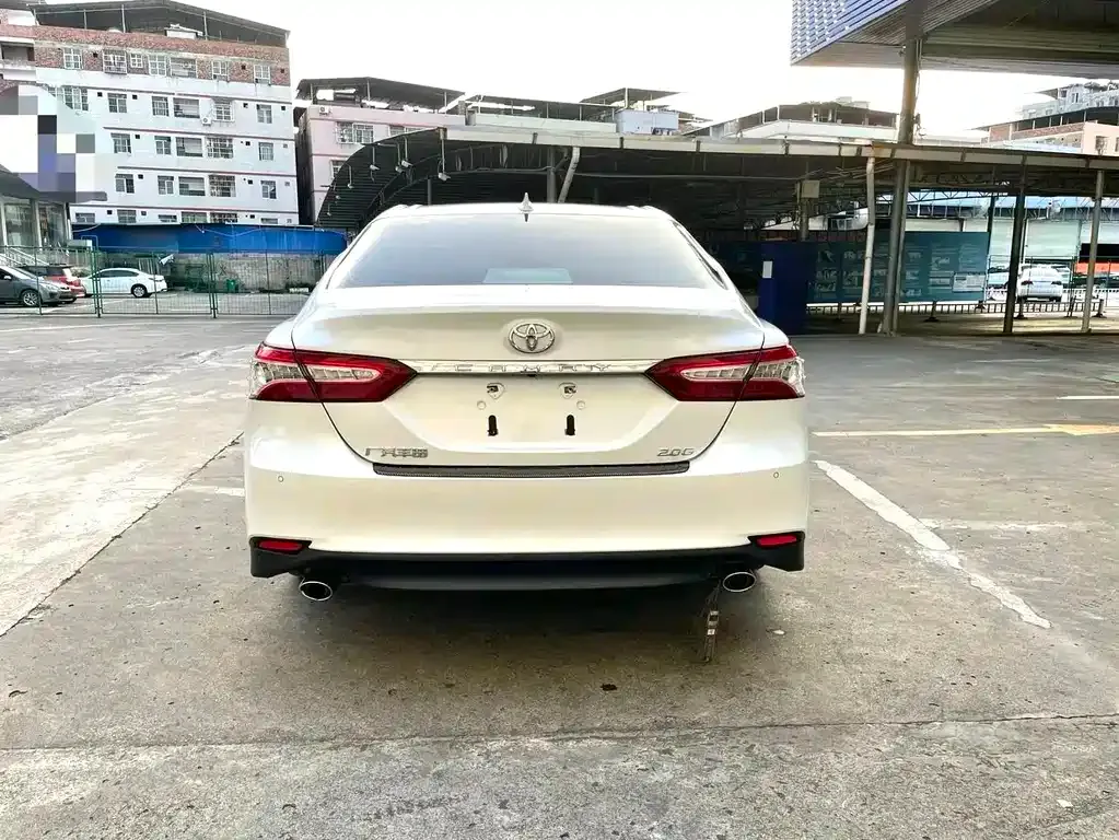 Toyota Camry — фото 8