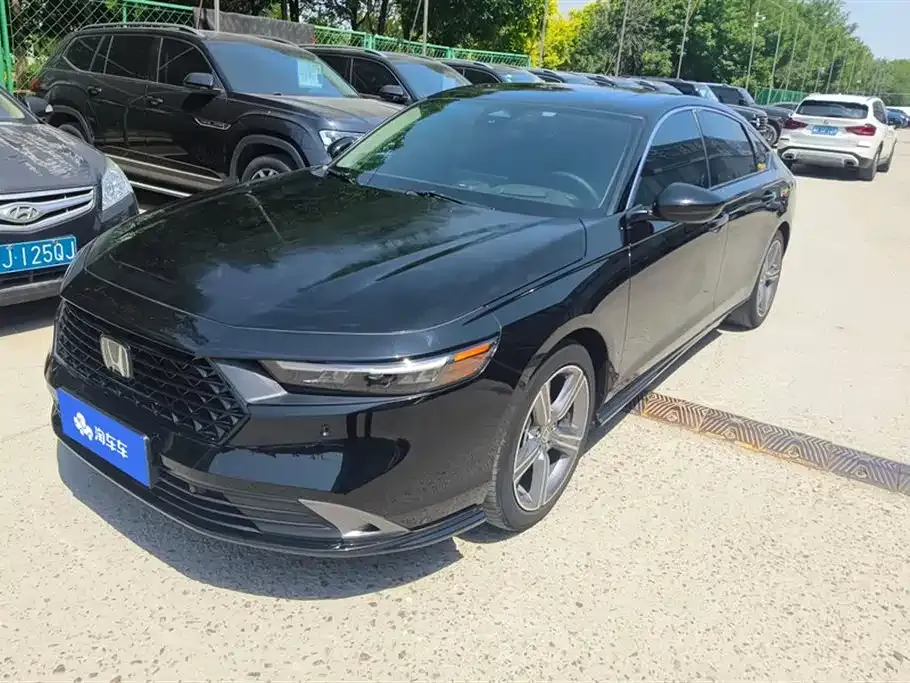 Honda Accord — фото 1