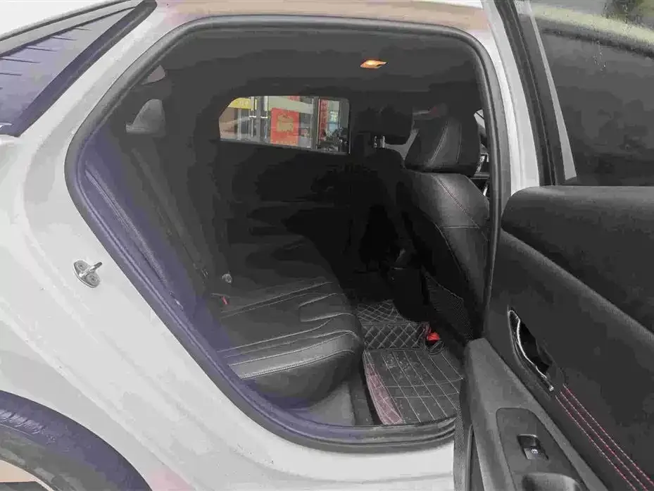 Hyundai Elantra — фото 10