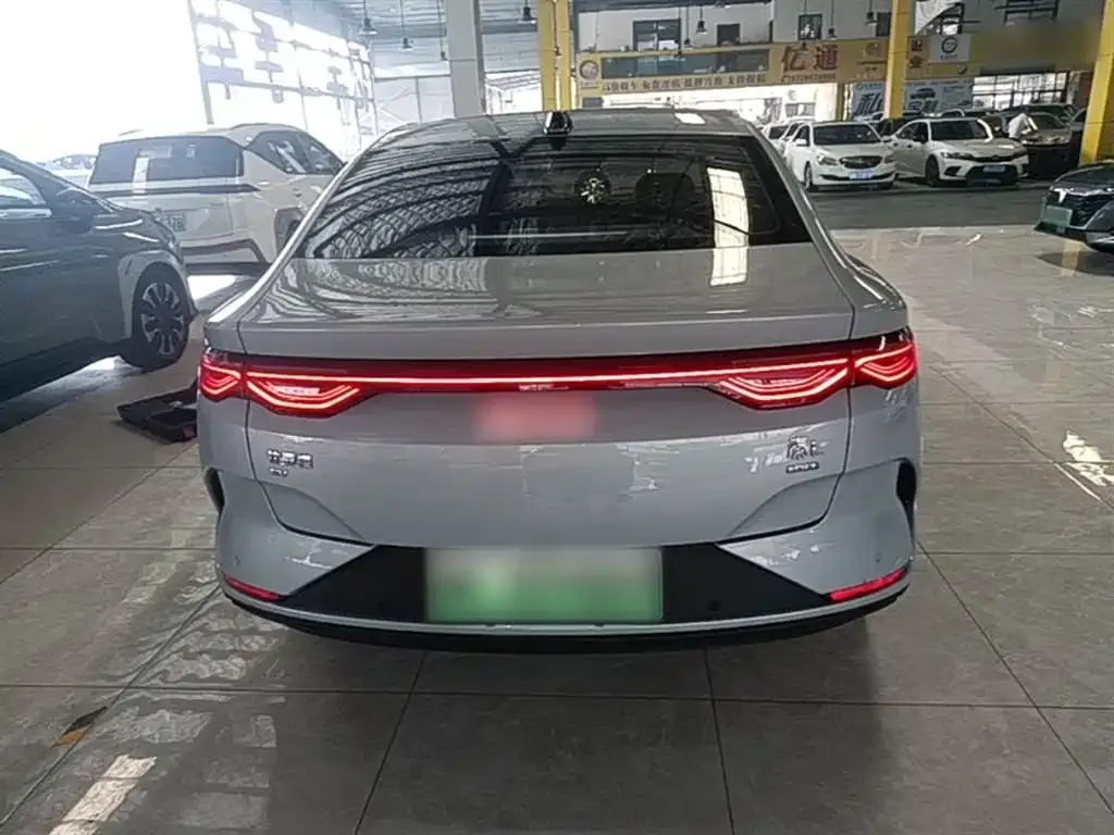 BYD Qin L — фото 8