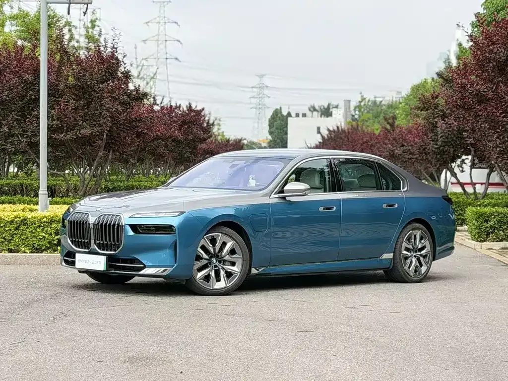 BMW i7 — фото 1