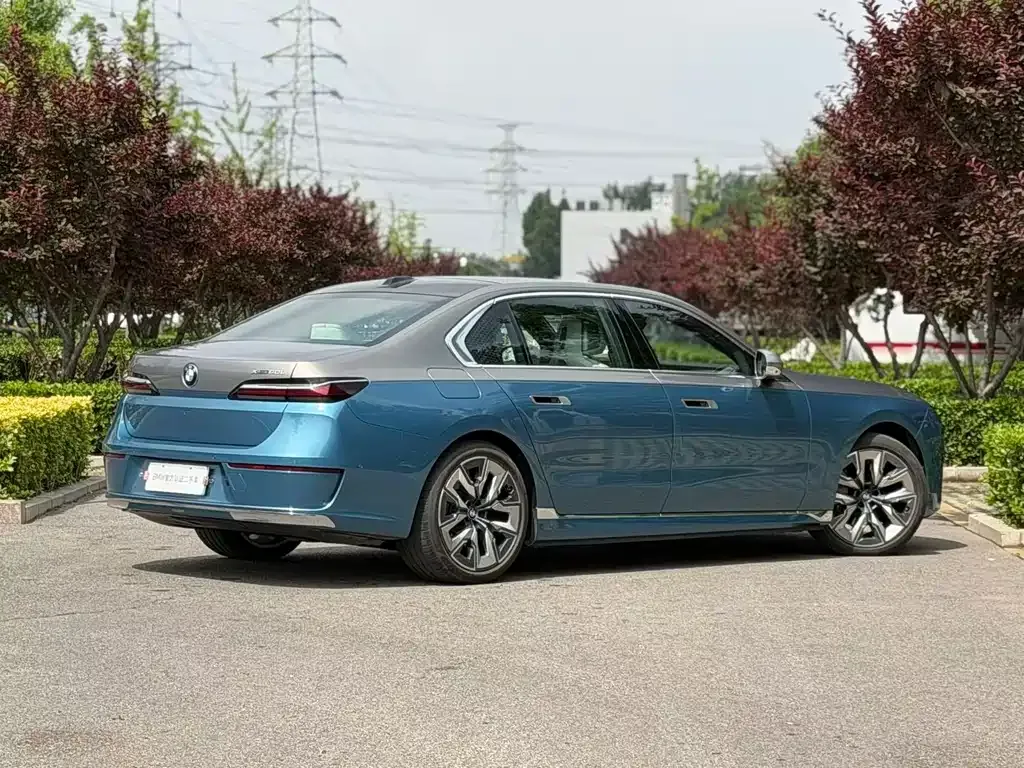 BMW i7 — фото 9