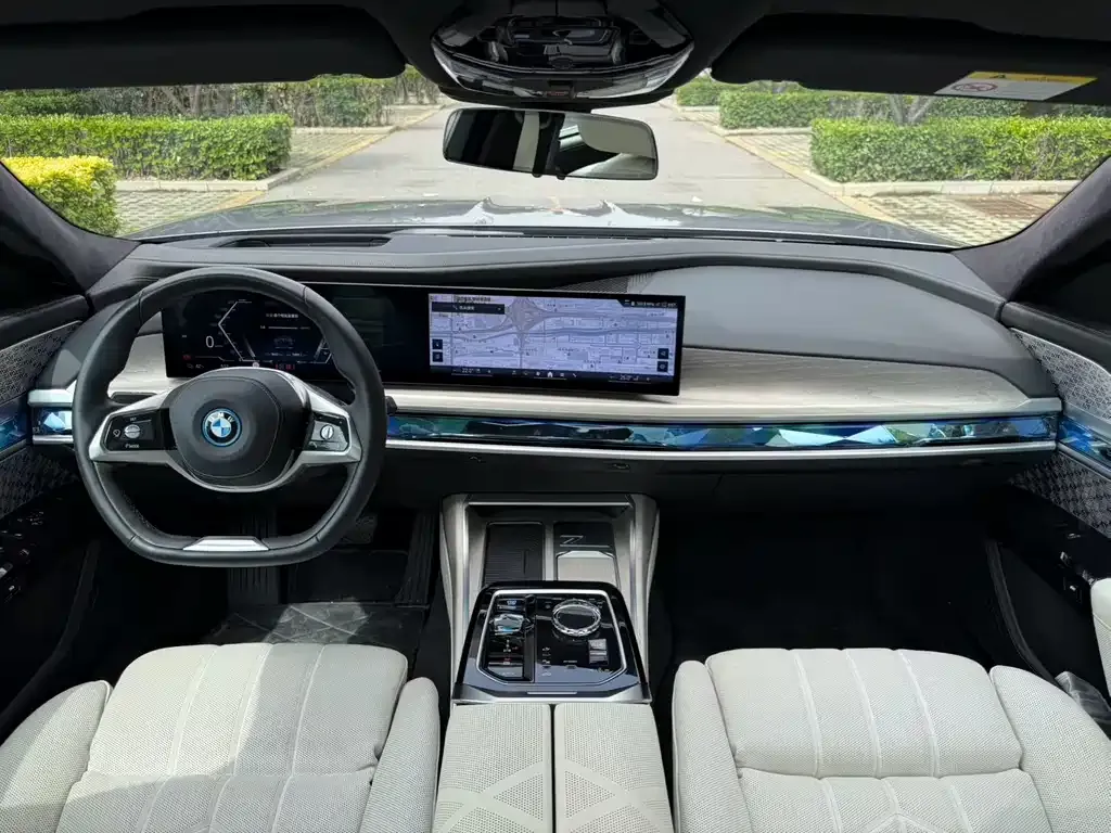 BMW i7 — фото 10