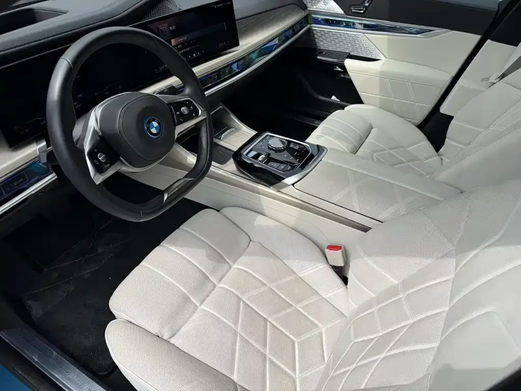 BMW i7 — фото 8