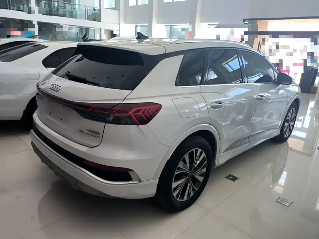Audi Q4 e-tron — фото 10
