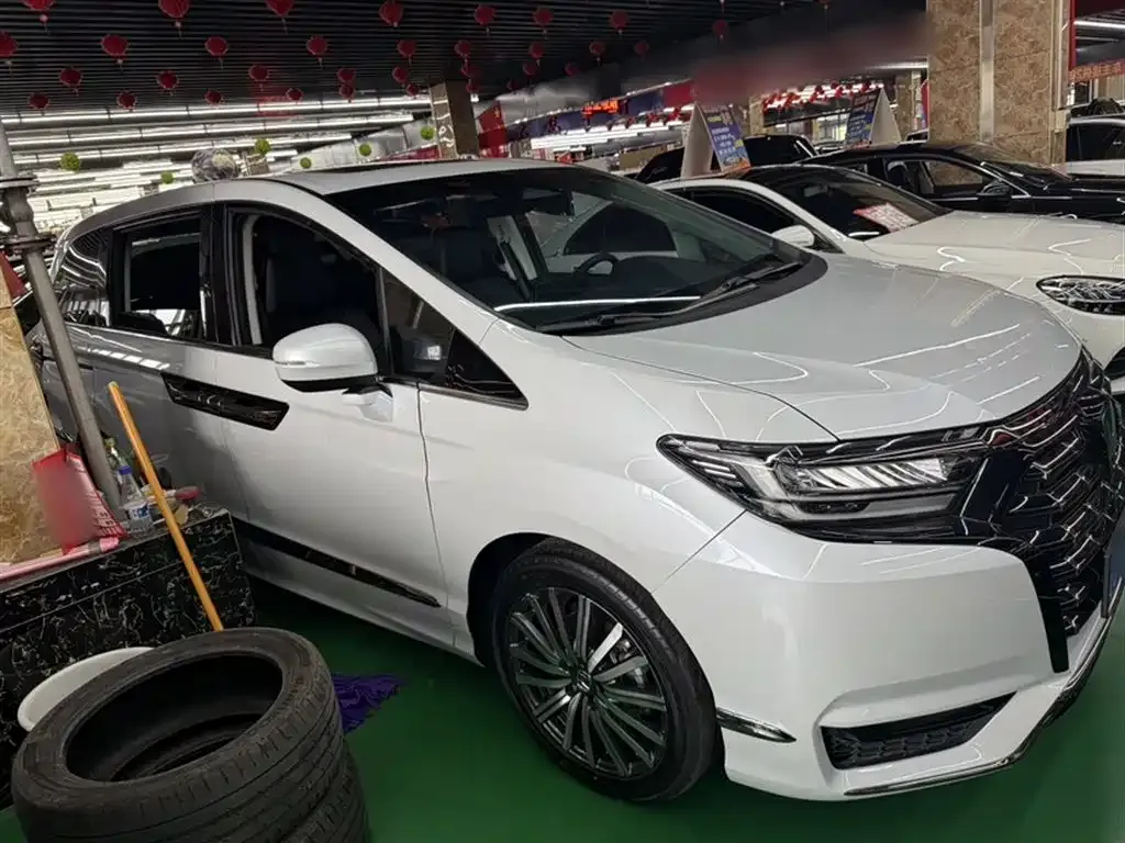 Honda Elysion 2024 из CN, фото 10