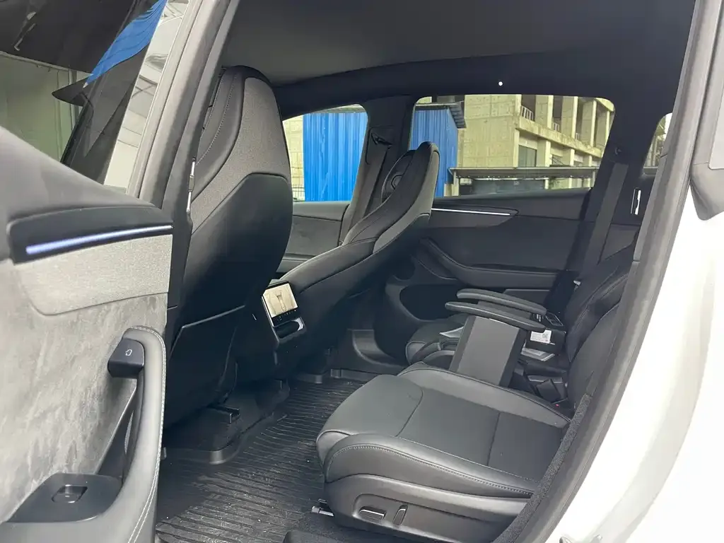 Tesla Model Y L 2025 из CN, фото 3