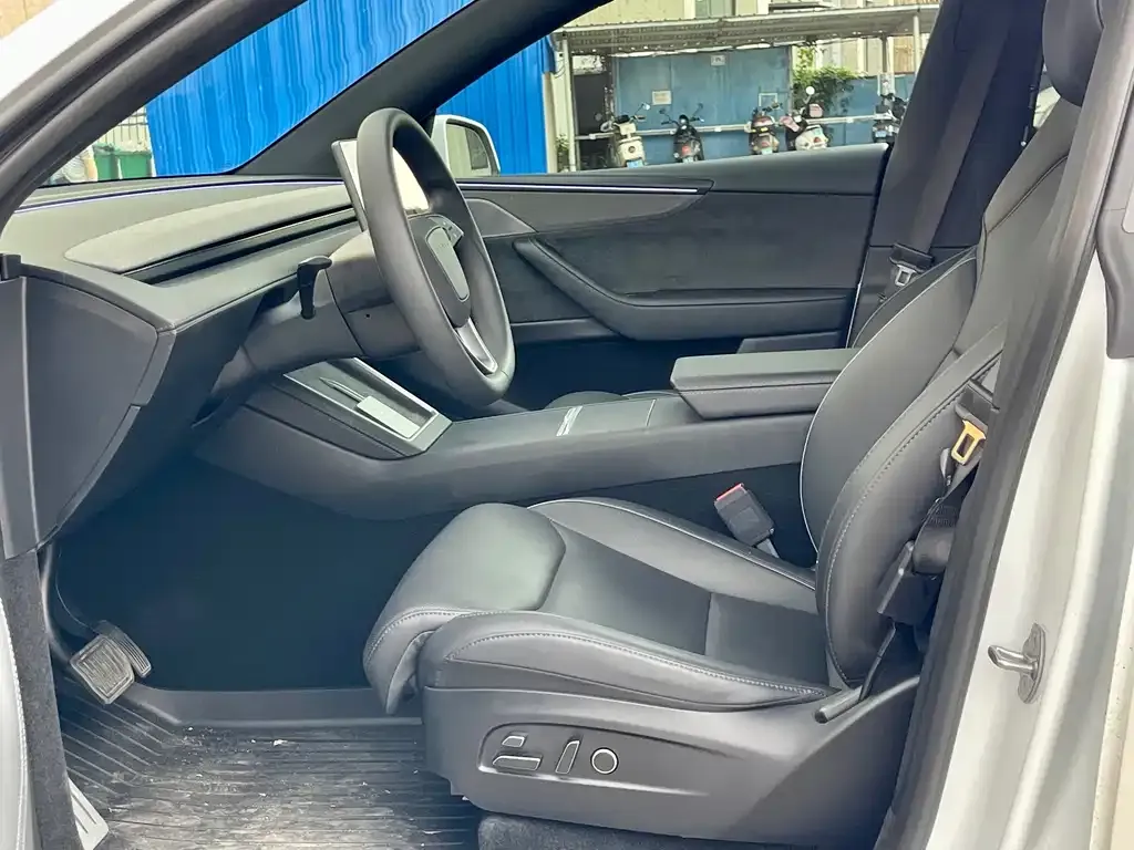 Tesla Model Y L 2025 из CN, фото 6