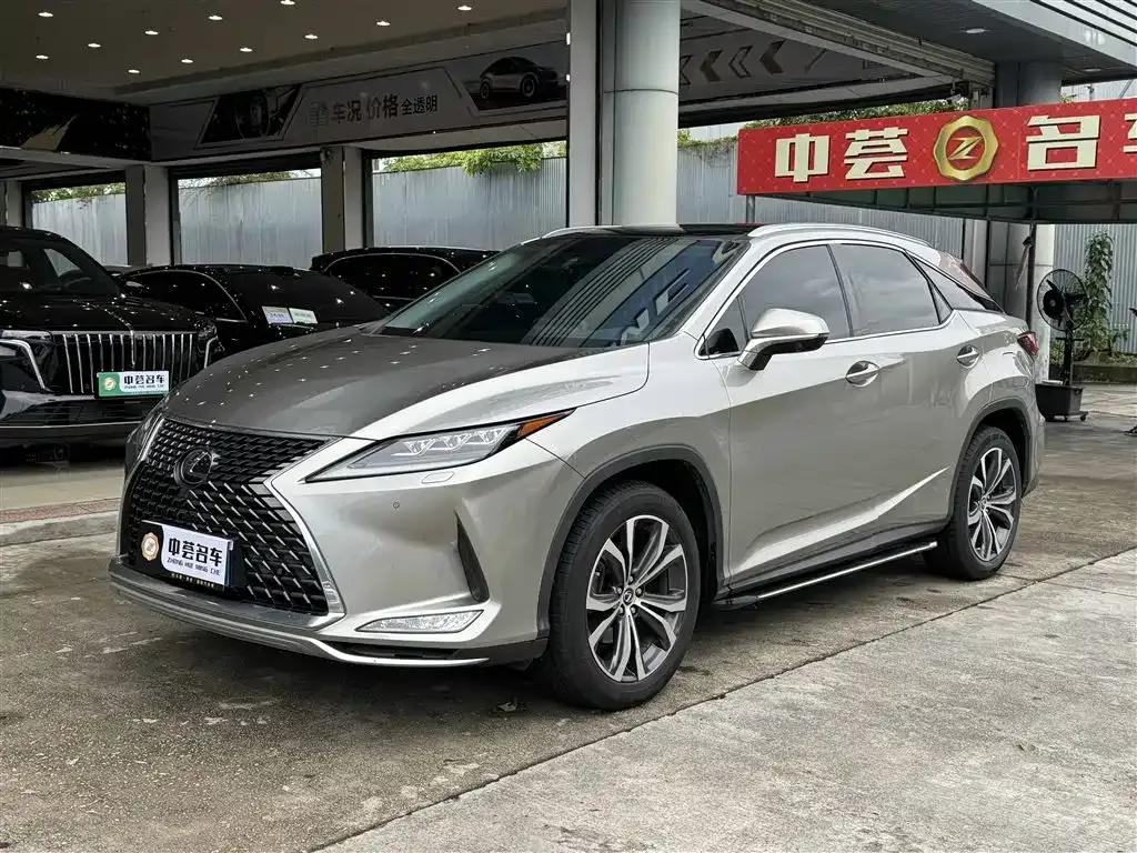 Lexus RX — фото 1