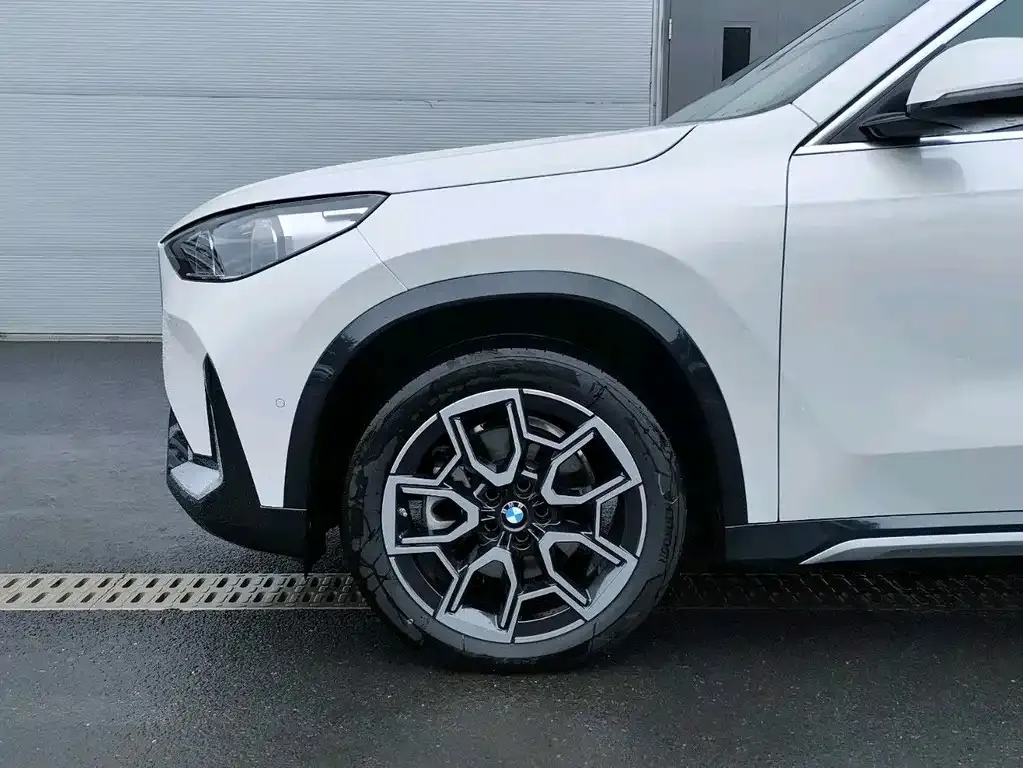 BMW X1 — фото 9