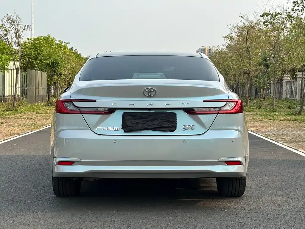 Toyota Camry — фото 9