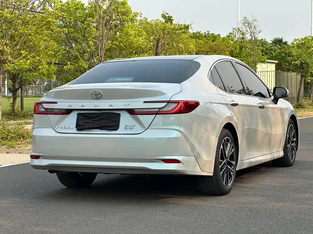 Toyota Camry — фото 8