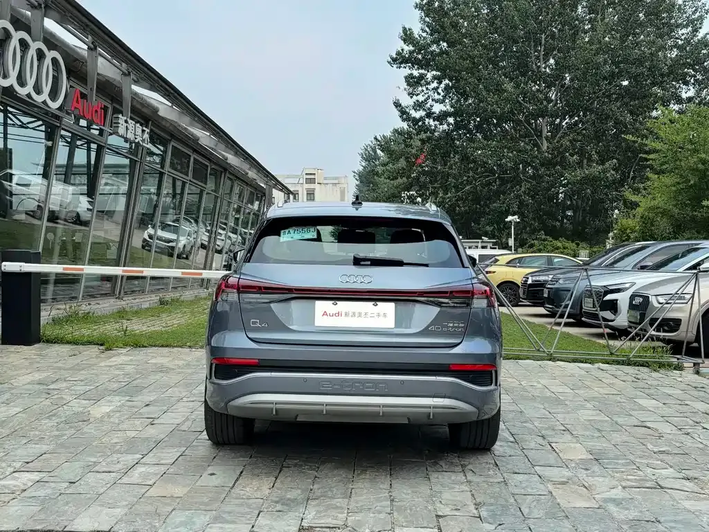 Audi Q4 e-tron — фото 8