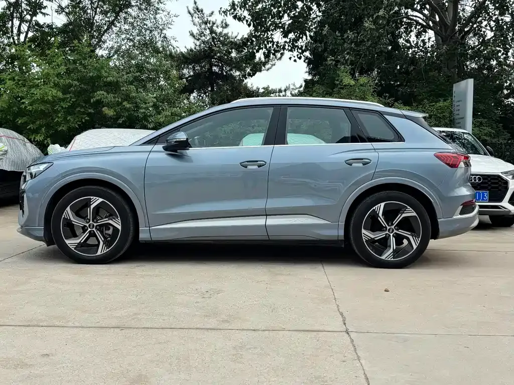 Audi Q4 e-tron — фото 7