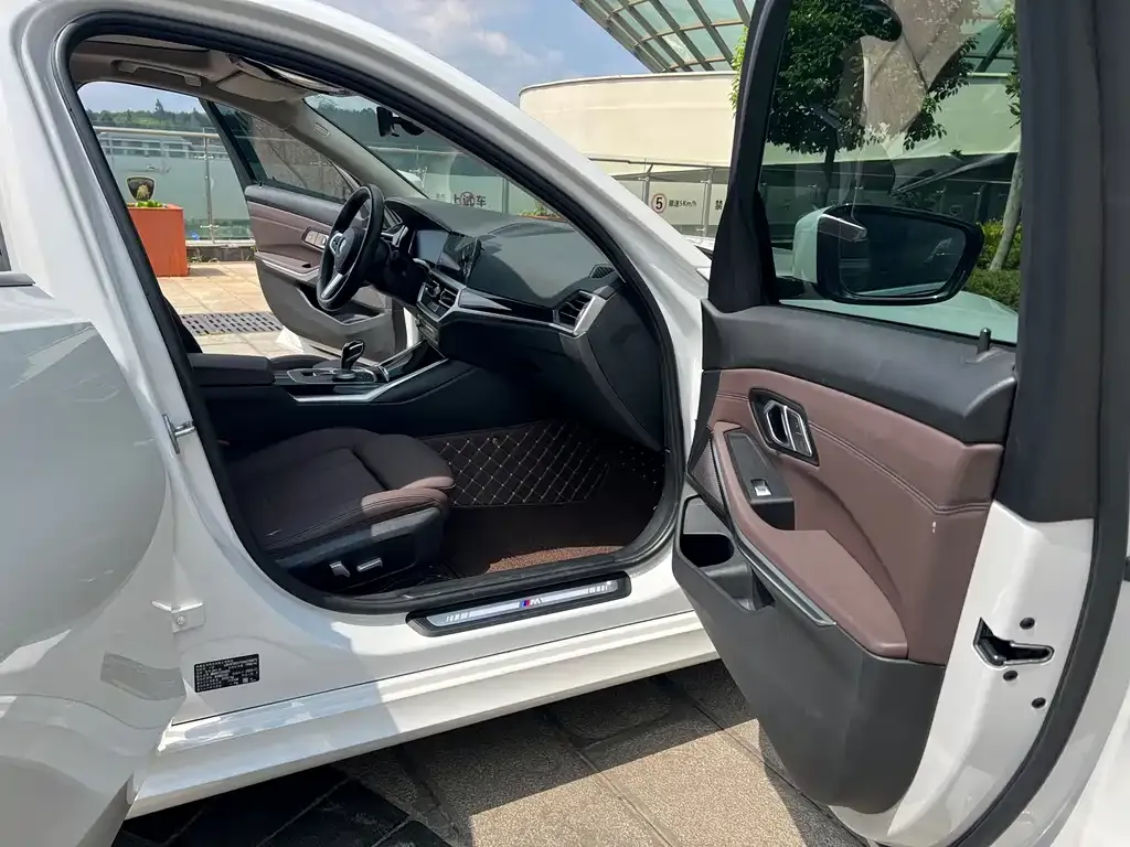 BMW 3 Series 2021 из CN, фото 6