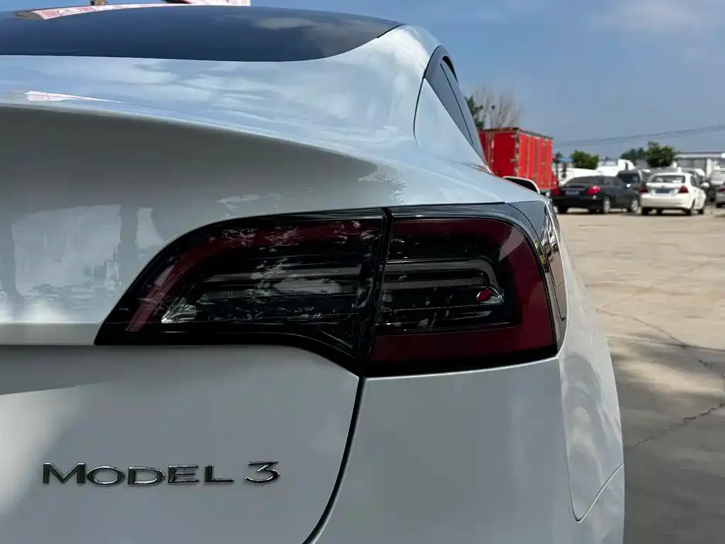 Tesla Model 3 — фото 2