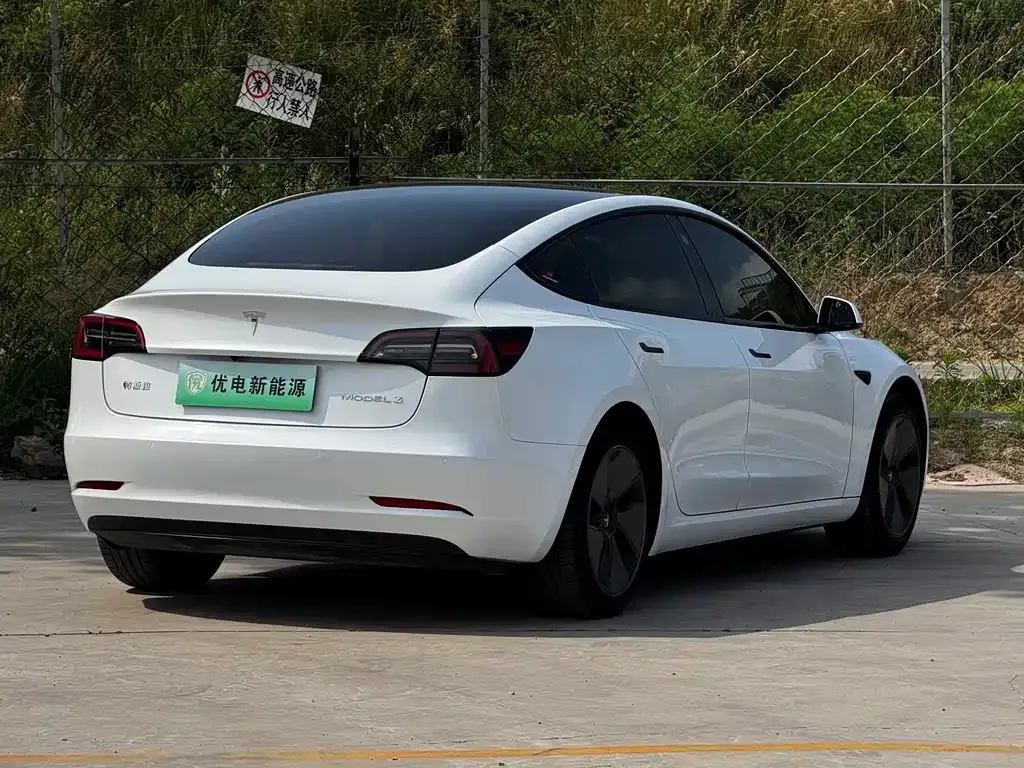 Tesla Model 3 — фото 7